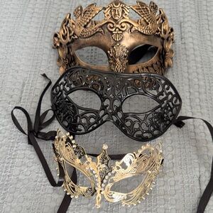 Elegant Gold and Black Masquerade Mask Set